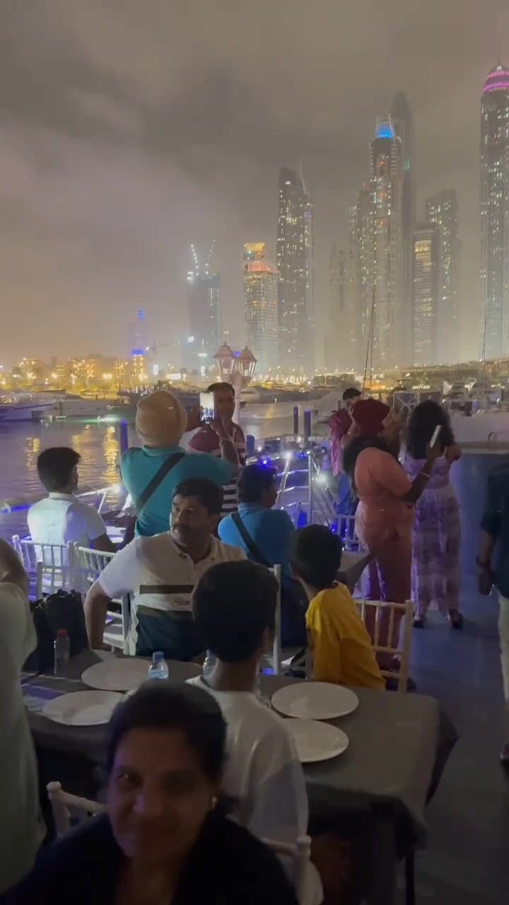 Evening dinner cruise on tour