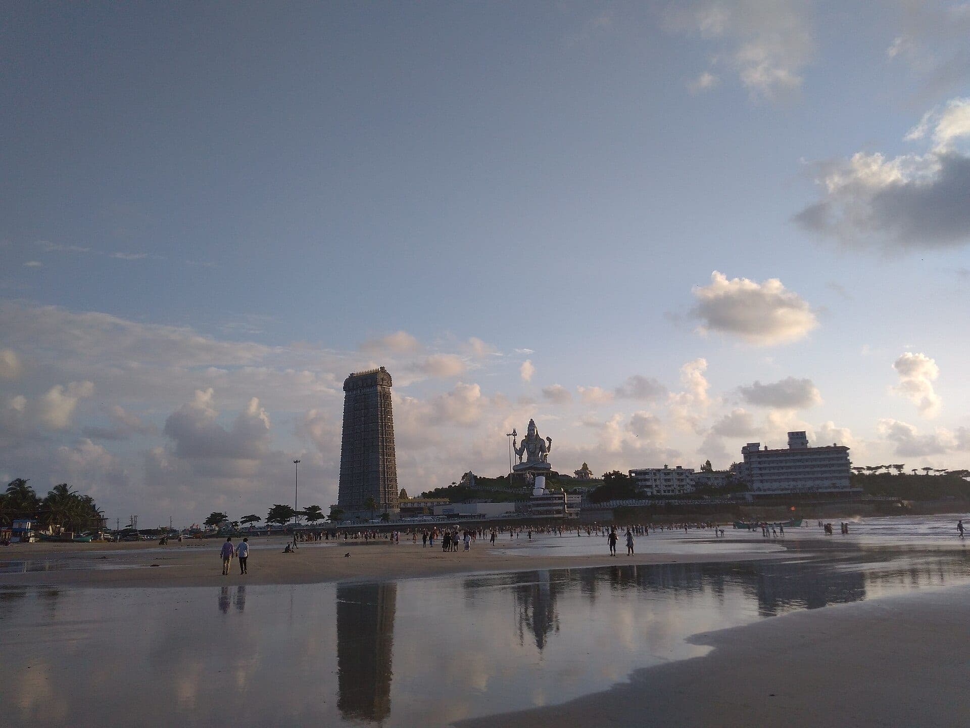 Murudeshwar temple tower and Shiva statue by the sea