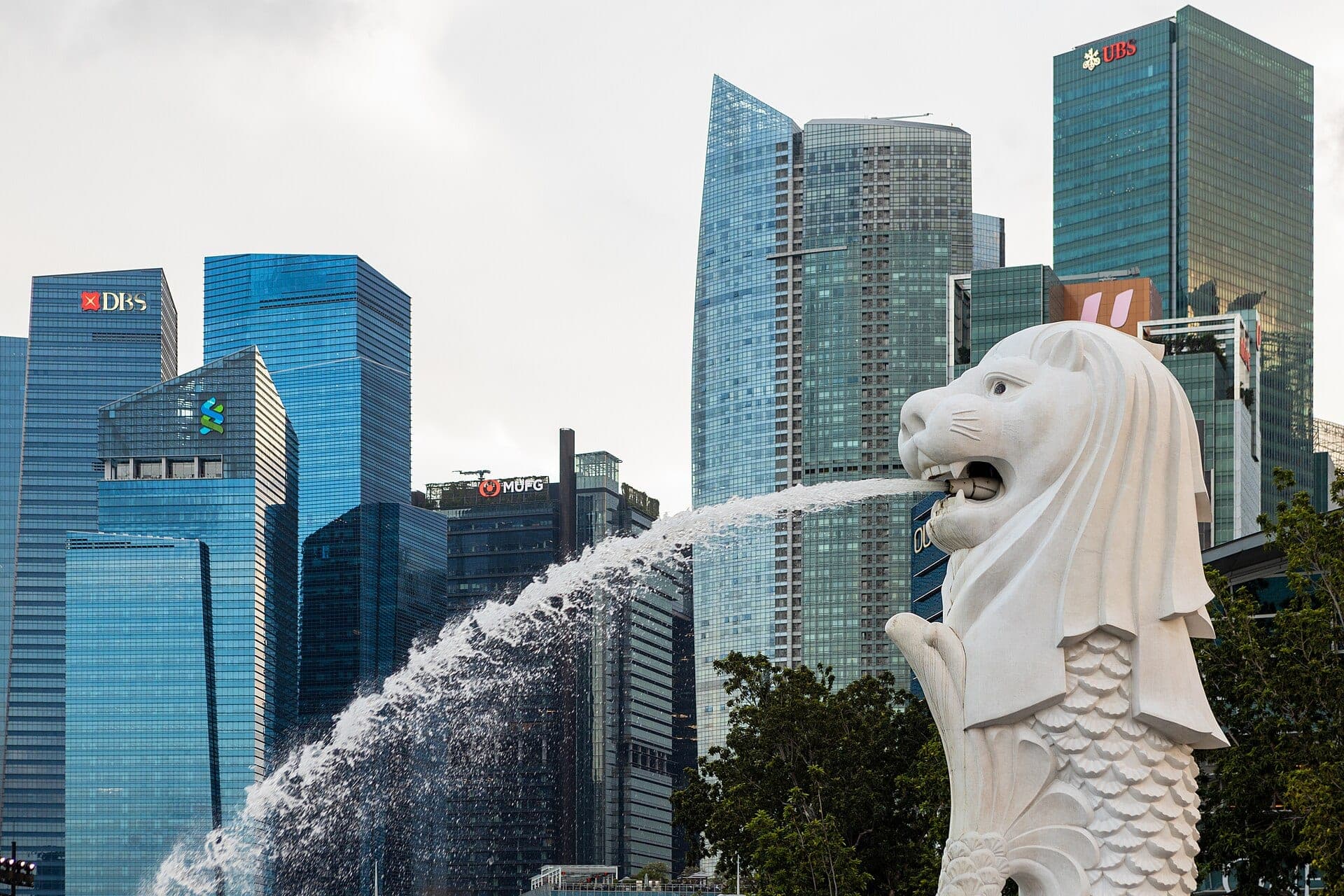 Merlion and the Singapore skyline