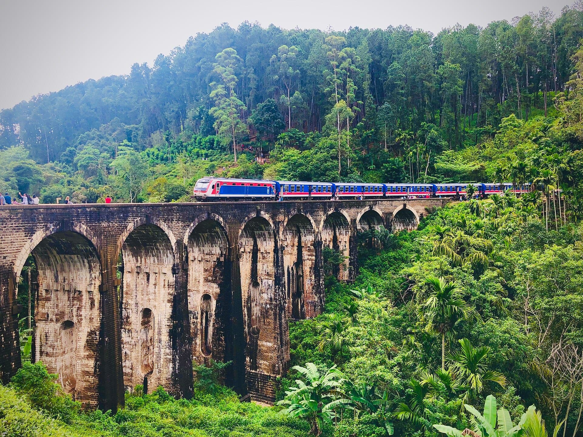 Train crossing the Nine Arches Bridge, Ella