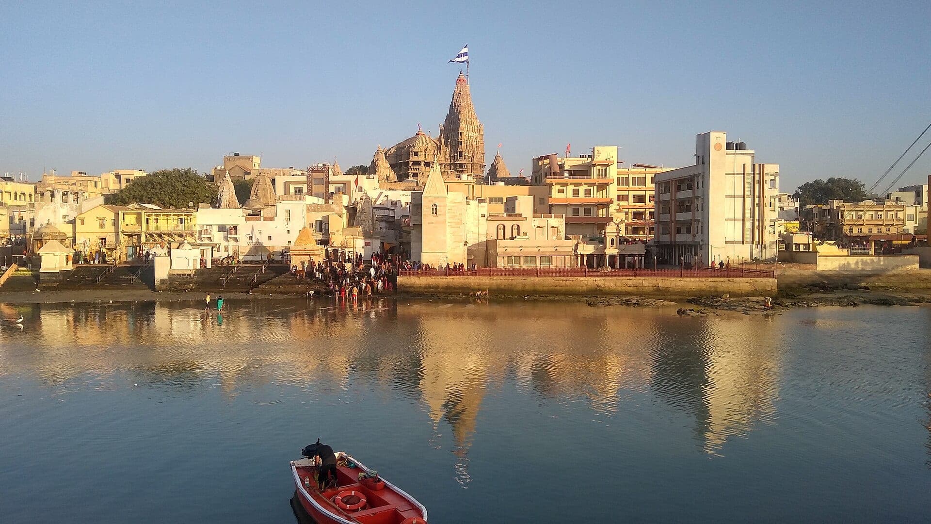 Dwarkadhish Temple over the Gomti river, Dwarka