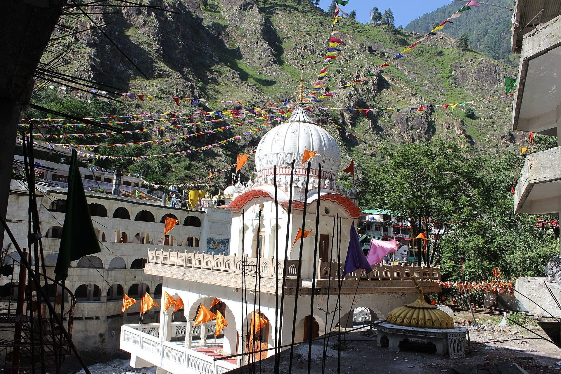 Manikaran Sahib on the Parvati river