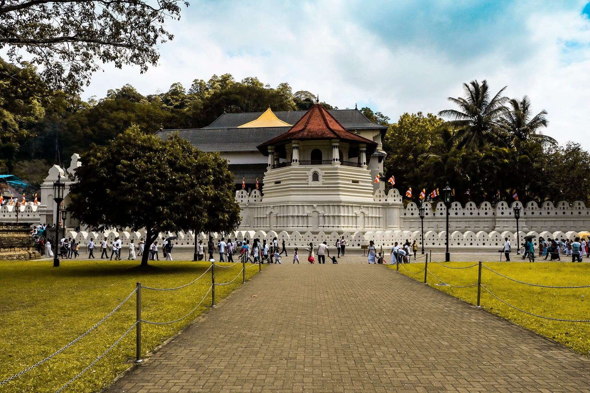 Temple of the Tooth, Kandy