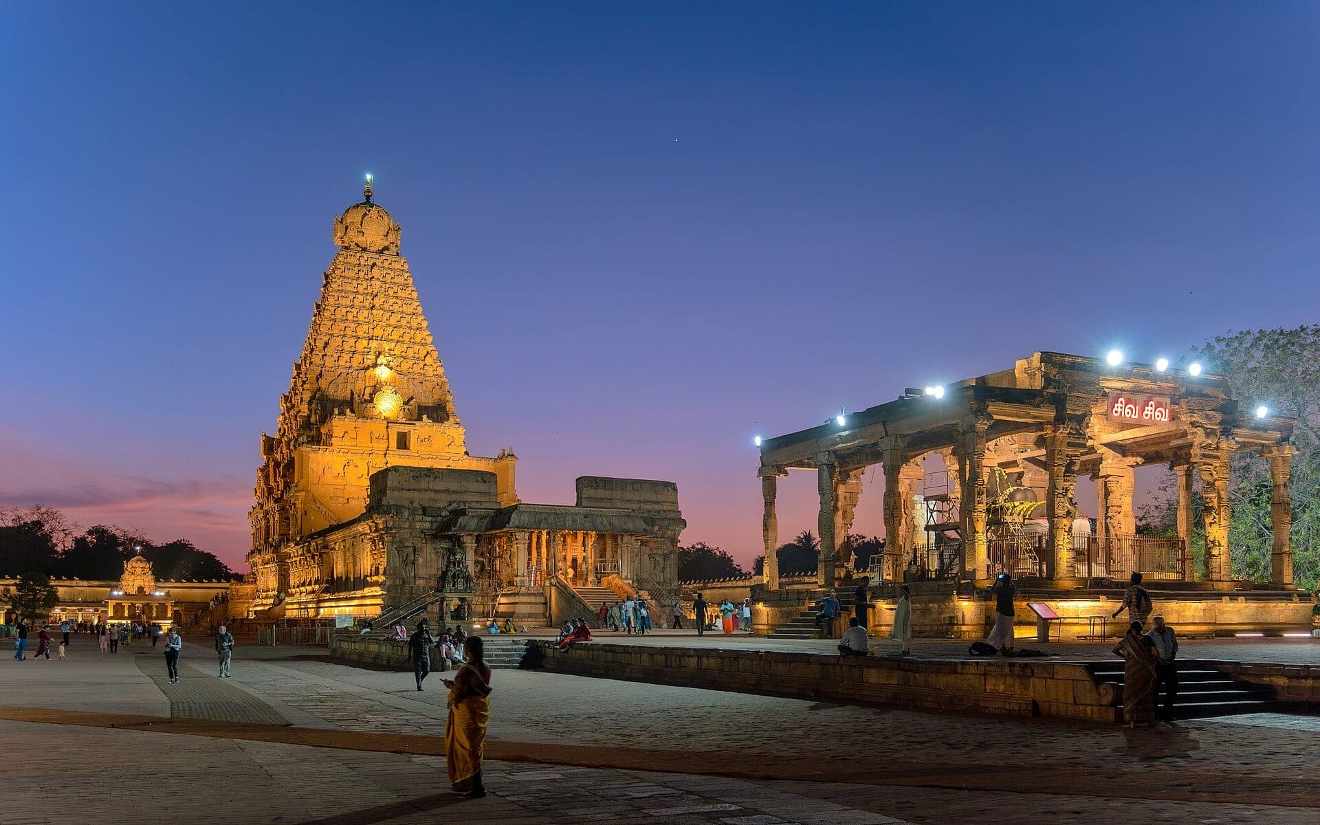 Brihadeeswarar Temple, Thanjavur, at dusk